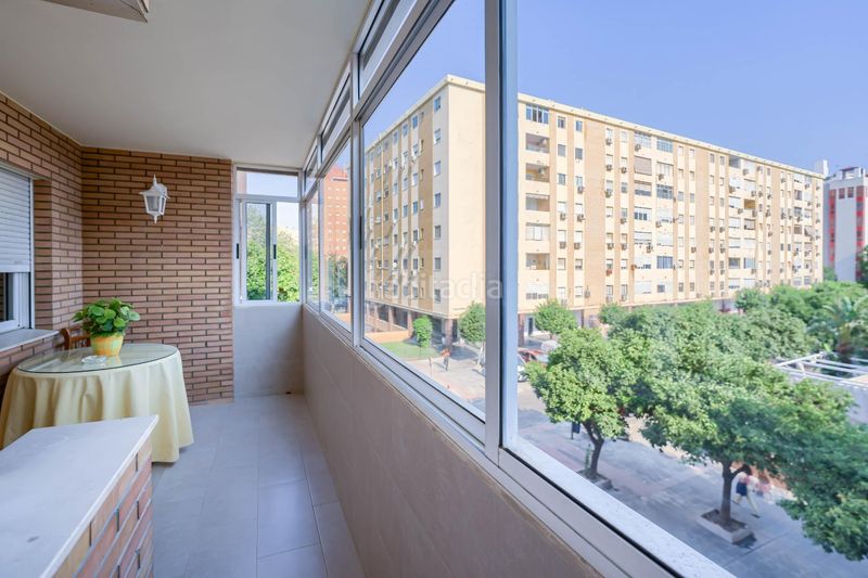 Foto a99d7a2a-de18-4f28-a2c8-558cb1408217. Pis a avenida edificio malaga 1 a colores - entreparques Sevilla