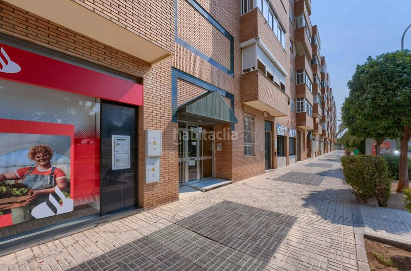 Foto b27e79bf-8e2a-4633-b709-384381227dac. Pis a avenida edificio malaga 1 a colores - entreparques Sevilla
