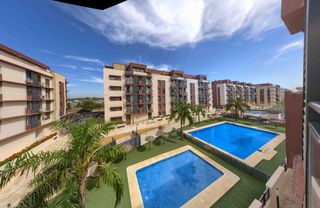 Appartement à Calle calle hermanas mirabal 10. Luz, terraza, privacidad y zonas comunes para disfrutar cada día