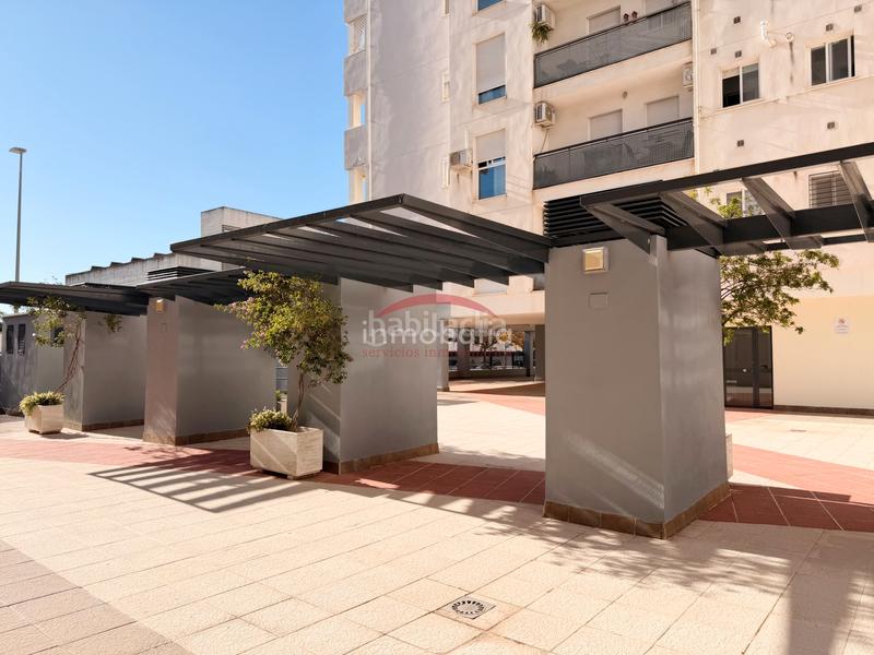 Foto 363fb7a9-e4db-4a27-b9f0-ce2a543aaad5. Appartamento con parcheggio in colores - entreparques Sevilla