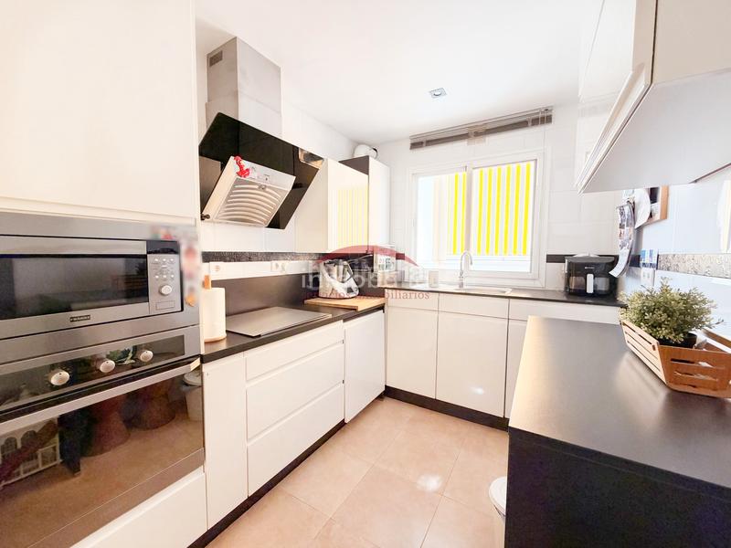 Foto a7af8d53-2b69-4156-9637-68bfdac930bc. Flat with parking in colores - entreparques Sevilla