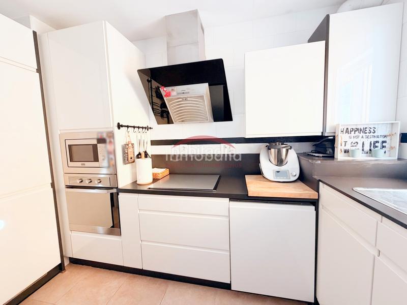 Foto ebf20bea-1c77-4694-9cb5-8c4ea6cb7c7e. Piso en colores - entreparques Sevilla