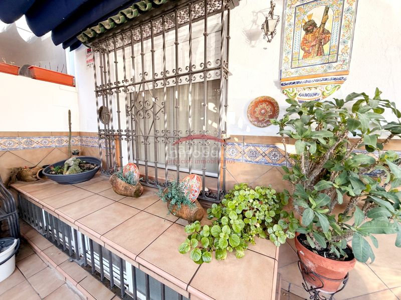 Foto 2f7cdaef-efb8-443a-b279-08f9729e6261. Casa a schiera con parcheggio in colores - entreparques Sevilla