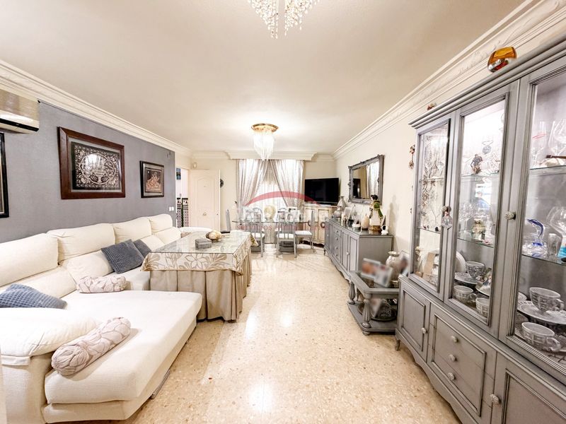 Foto 4389dcdd-7936-4eb6-88a2-73c447002233. Casa a schiera con parcheggio in colores - entreparques Sevilla