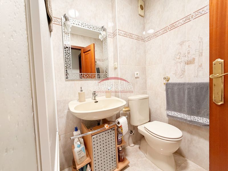 Foto 89d96f38-7c7f-403f-a1bd-4385bda5888c. Casa a schiera con parcheggio in colores - entreparques Sevilla