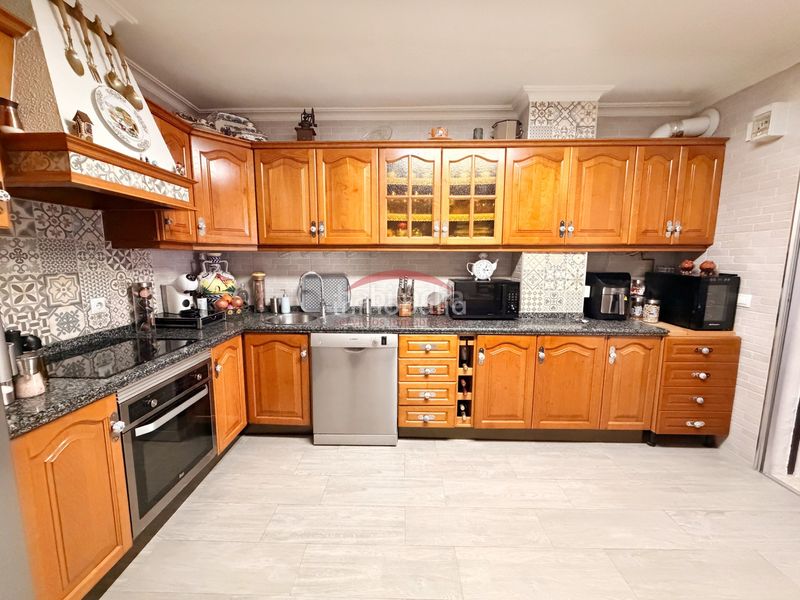 Foto a83941fe-42aa-4f61-afd9-fe27adca6ea5. Casa a schiera con parcheggio in colores - entreparques Sevilla