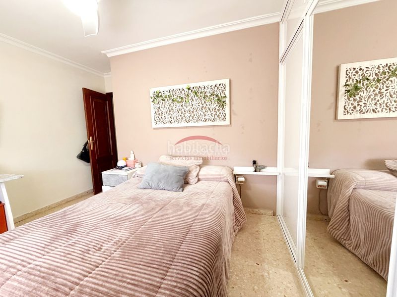 Foto 6e1d52a3-ad36-4a6f-8db8-f043d9d501e2. Semi detached house with parking in colores - entreparques Sevilla