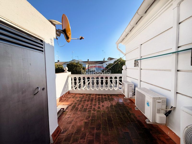 Foto a4a1e5a8-5e4c-4a42-90b4-f0eaf76f9a12. Semi detached house with parking in colores - entreparques Sevilla