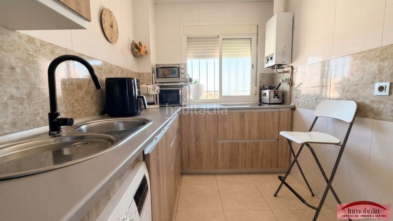 Foto b7e59dfe-353d-4fa9-b8fa-f3d116c34286. Piso en colores - entreparques Sevilla