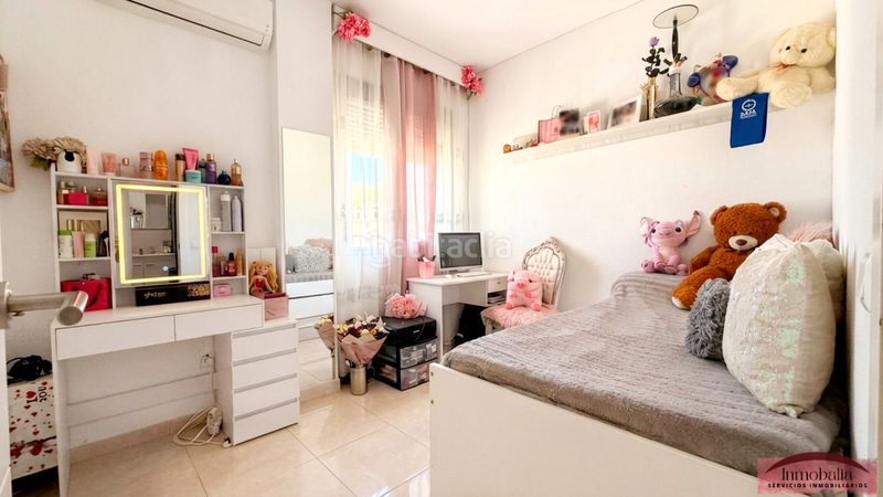 Foto d73dc652-f244-4885-89e0-3a8a9352c7c2. Piso en colores - entreparques Sevilla