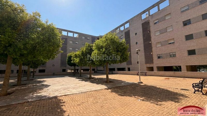Foto e4bdcf8d-7cfe-4a64-ad27-5c68ecce24d1. Pis amb aparcament a Palmete Sevilla