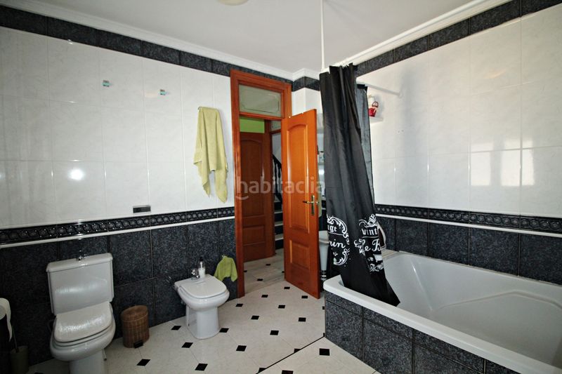Foto d64fc87b-bef7-45d5-a66e-b6eb19eb0dbb. Casa adossada a Núcleo Urbano Aljaraque