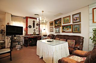 Casa adossada en Punta Umbr�a. Magn�fica casa junto a la calle ancha