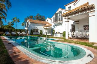 Chalet en Sotogrande Costa. .