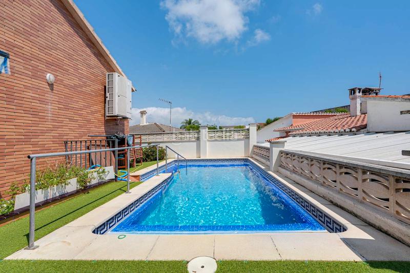 Foto 8c9ff609-6bc3-49b8-a8b5-d3108857e3cb. Xalet amb aparcament piscina a Roda de Barà