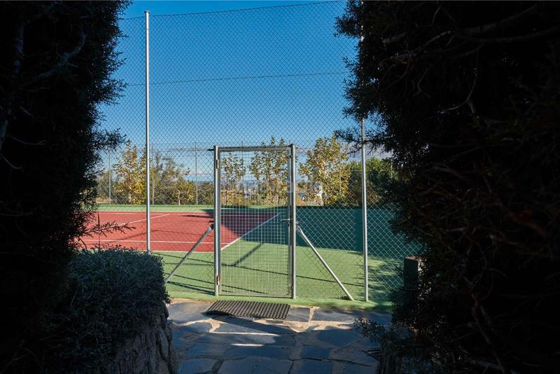 Foto 6f436915-5f71-4cfe-bef2-b6095e940ff3. Casa a schiera con riscaldamento parcheggio piscina in Torrelodones