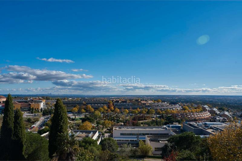 Foto 0f0bea00-2b77-405f-b909-fddc2b26e206. Semi detached house with heating parking pool in Centro Comercial-Hospital Torrelodones