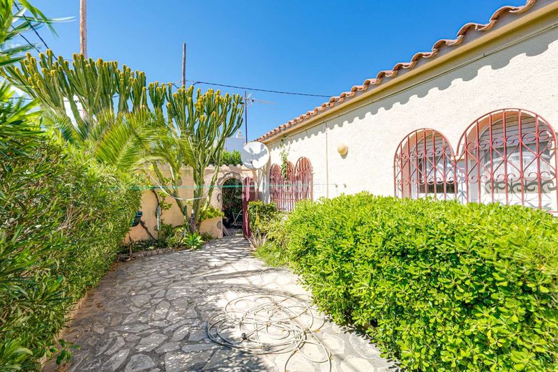 Foto 5dada826-f8a4-4cda-924b-b8c4d6af5b4d. Chalet en Centre Miami Platja