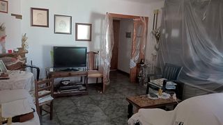Chalet in Casc Antic. Nuda propiedad  chalet en ripollet  45.000