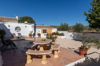 House in Villanueva del Trabuco. Vida sencilla, alma plena descubre tu refugio rural