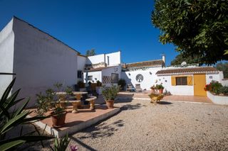 Haus en Villanueva del Trabuco. Vida sencilla, alma plena descubre tu refugio rural