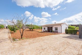 House in Villanueva del Rosario. Tu refugio entre montañas y naturaleza vive la tranquilidad que