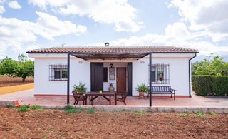 Maison à Villanueva del Rosario. Tu refugio entre montañas y naturaleza vive la tranquilidad que