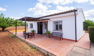 Haus en Villanueva del Rosario. Tu refugio entre monta�as y naturaleza vive la tranquilidad que