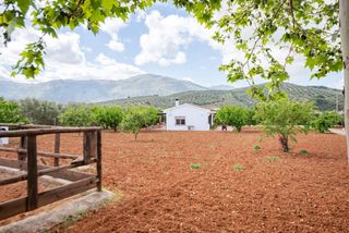 House en Villanueva del Rosario. Tu refugio entre monta�as y naturaleza vive la tranquilidad que