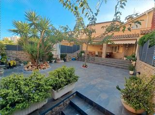 Casa adossada a Carrer remolins 11. Se vende adosado en benicassim con terreno y piscina