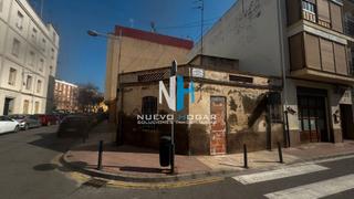 Haus  Carrer del tinent monzonís. Se vende casa esquinera para reformar ref-473
