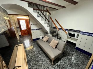 Lloguer Casa  Carrer d'almansa. Casa céntrica en alquiler con terraza y mucho encanto