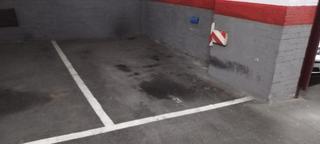 Parking voiture dans Hostafrancs. Plaza para coche mediana!
