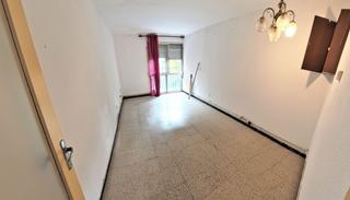 Appartement à Ciutat Meridiana. Vivienda espaciosa y luminoso en ciudad meridiana  no te lo pier