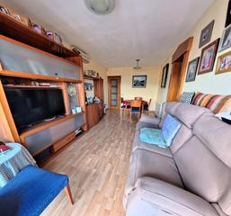 Pis a Ciutat Meridiana. Piso totalmente reformado con parking incluido y ascensor