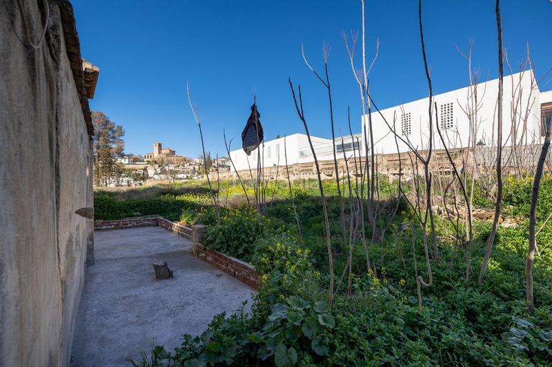 Foto 5355b99a-fe6d-4db7-9d32-92ef42d025ff. Casa adosada se ofrece a la venta una extraordinaria casa en uno de los sitios más emblemáticos en Granada