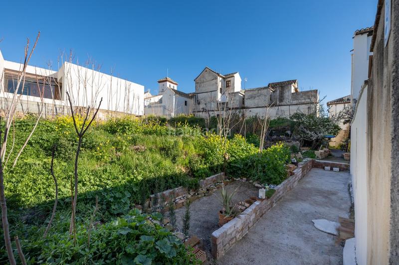 Foto a1aacfc3-7f64-4546-a1ef-ce1df498a2bc. Casa adosada se ofrece a la venta una extraordinaria casa en uno de los sitios más emblemáticos en Granada