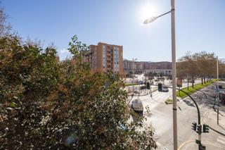 Flat  Avenida de madrid. Maravilloso piso de 3 dormitorios con terraza en avd madrid