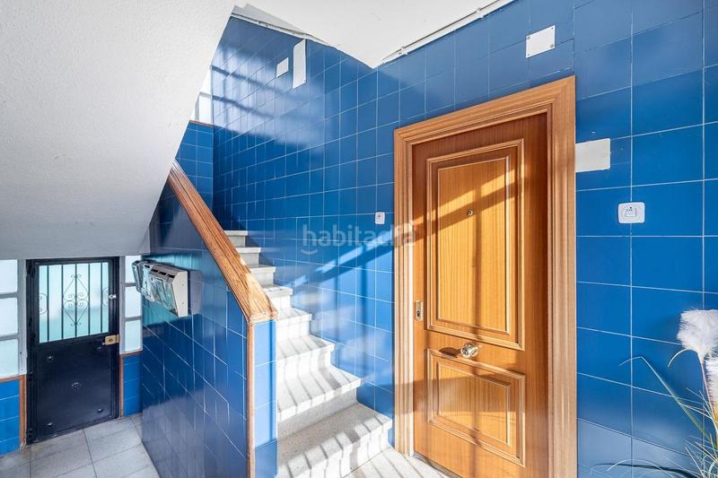 Foto f981af8d-1b09-43b4-bd80-18be6fdb5f6a. Ground floor in plaza del duque de san pedro de galatino 7 in Granada