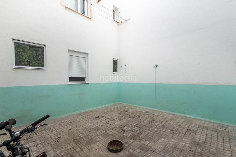 Foto fa8bda41-905e-4e81-a5f6-b81b5e6cfbe2. Ground floor in plaza del duque de san pedro de galatino 7 in Granada