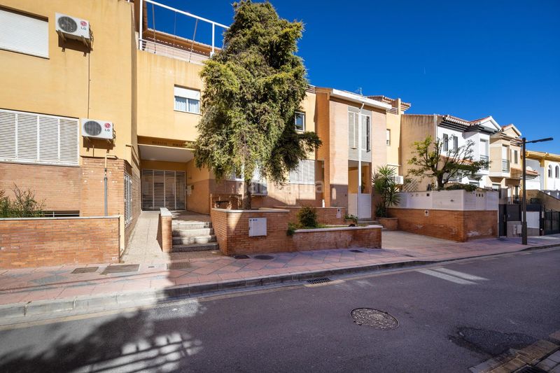 Foto c1d236a8-378d-454f-a448-a691af4bf63c. Casa adossada amb aparcament a Poniente Armilla