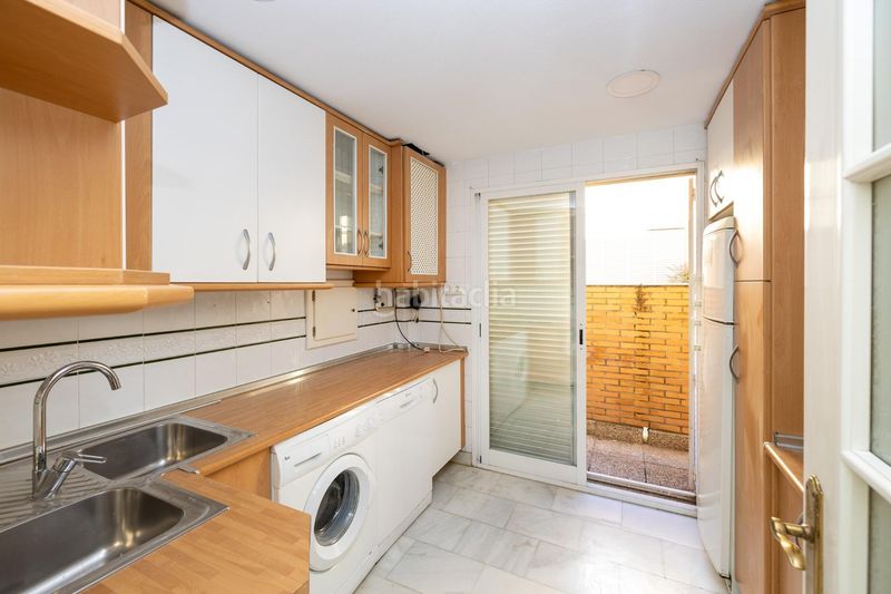 Foto d420c57e-f3bb-4cbf-b9c5-a3359dd6e2ce. Casa adossada amb aparcament a Poniente Armilla