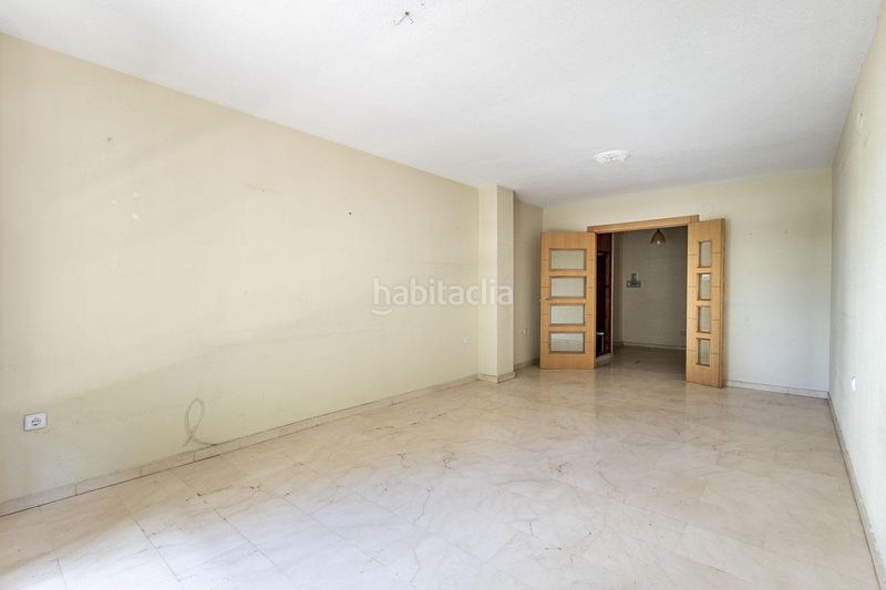 Foto a5ef0a9c-6e71-4c62-8d61-d0c61ac462c3. Pis amb calefacció aparcament a Cervantes Granada