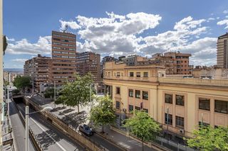 Pis a Avenida de madrid 20. Piso señorial de 182 m2 en avenida madrid amplitud, luz y posibi