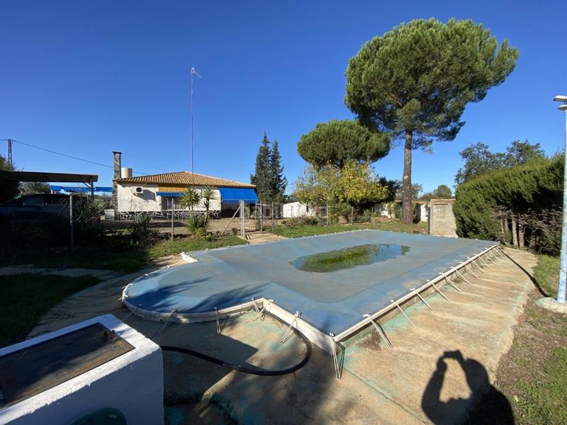 Foto 474ac8d1-e710-4dff-9691-d6a534e5de74. Xalet amb calefacció aparcament piscina a Valverde del Camino