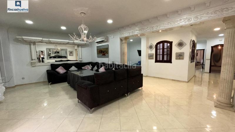 Foto 089bc14a-1b6f-4301-b50f-d6be8fc26e8e. Casa amb aparcament a Moguer