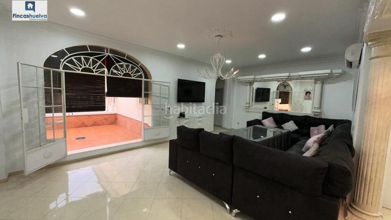 Foto 0b060bdd-0da7-4fea-8646-6d5833a9809b. Casa amb aparcament a Moguer