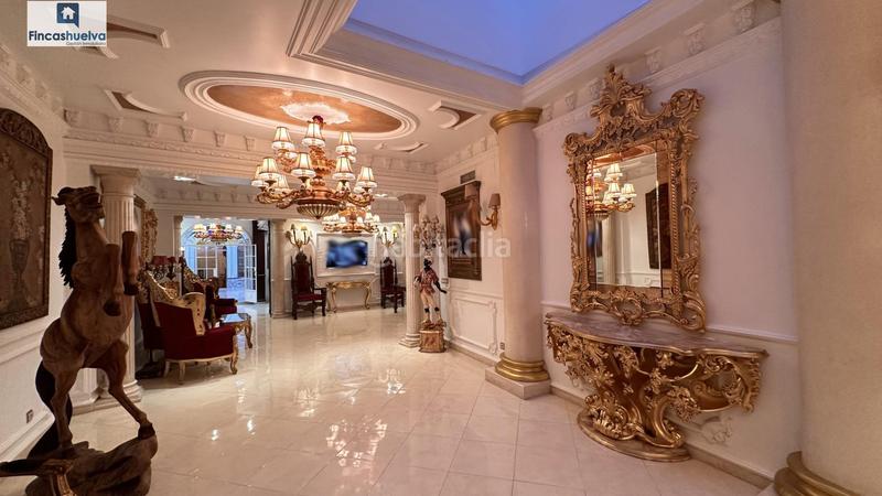 Foto 0e319320-3387-4a33-8a59-06d40008f180. Casa amb aparcament a Moguer