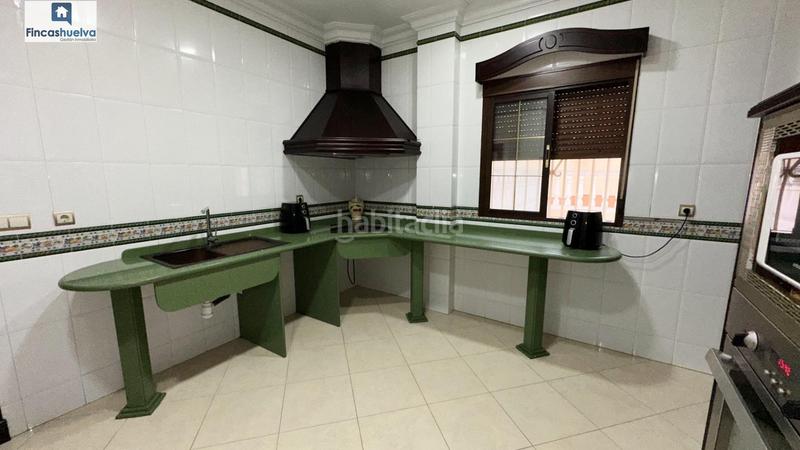 Foto 25660128-3530-401b-9b3a-06ed6426b4b5. Casa amb aparcament a Moguer