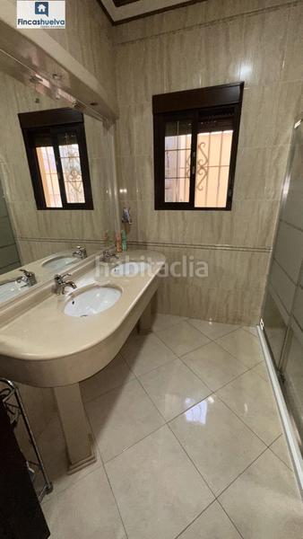 Foto 3f109861-7328-4282-8764-b8a3e3cc3be2. Casa amb aparcament a Moguer